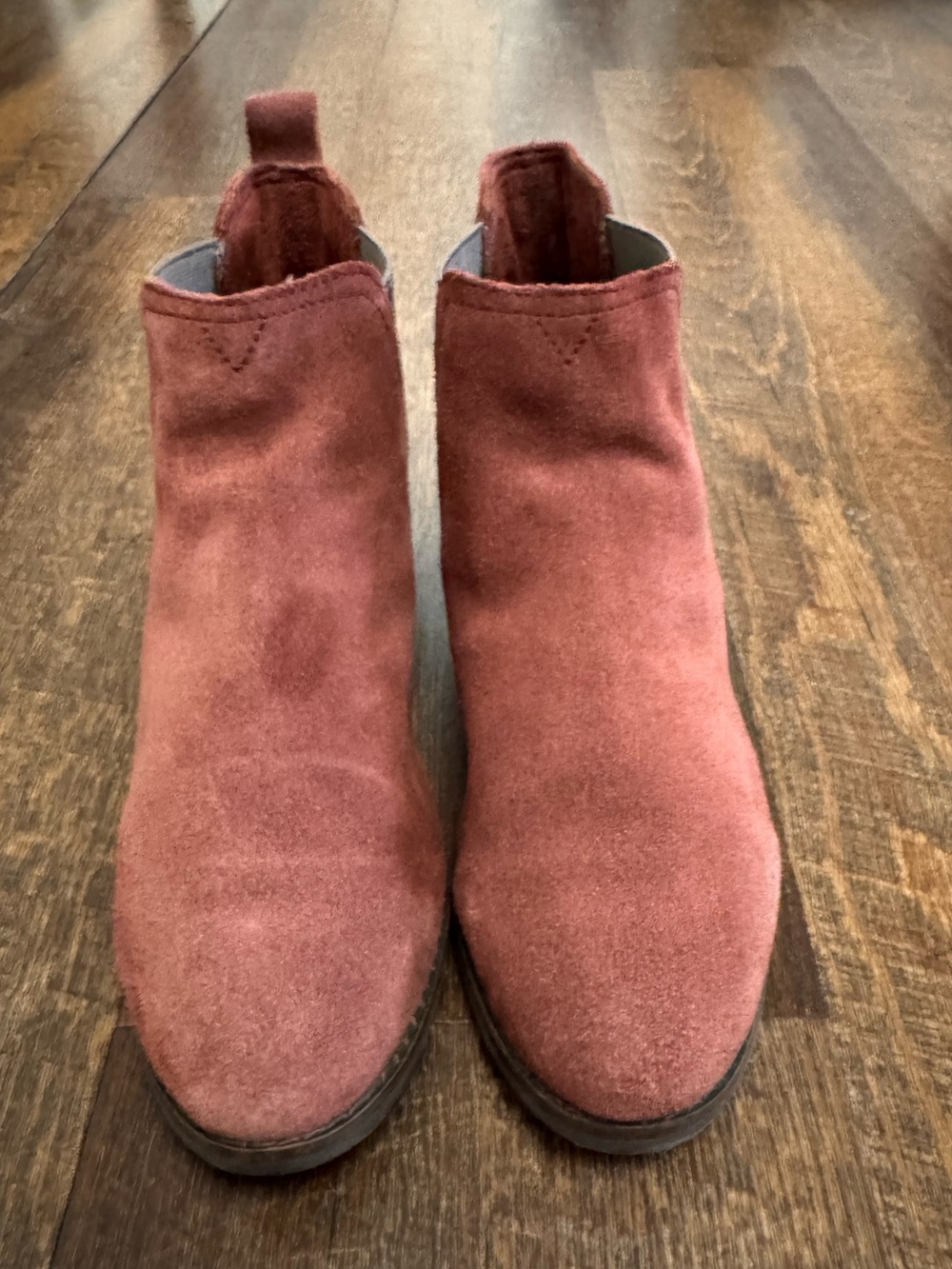 TOMS Suede Chelsea Ankle Booties Women’s Size 7.5W Burgundy Wide Width Boots